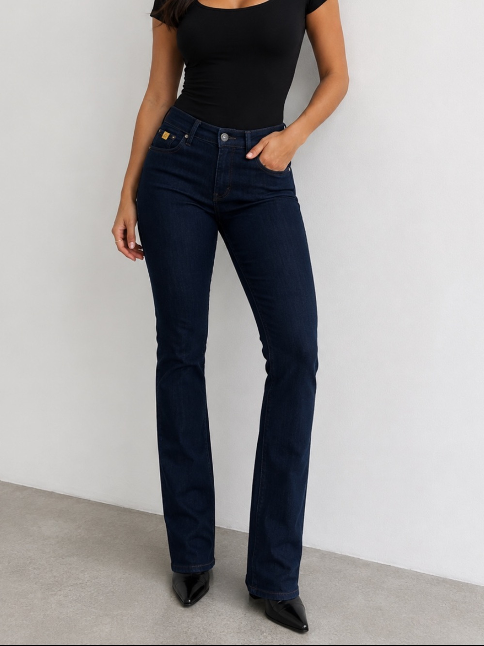 Second Yoga Jeans Dark Indigo Straight Leg Stretch Jeans Made in Canada Size 31